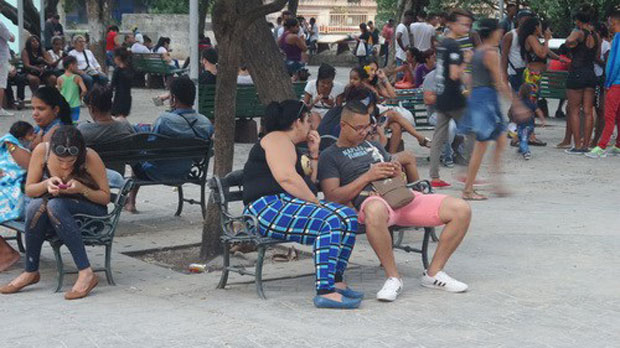 Зашто на Куби још нема интернета?